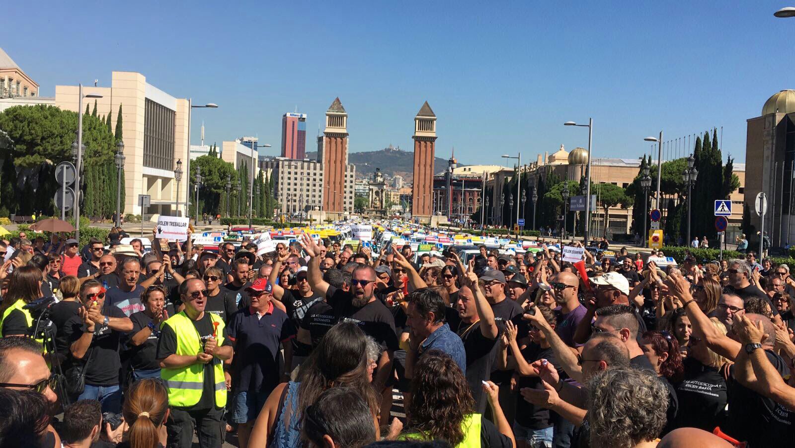 Las autoescuelas catalanas exigen una respuesta inmediata por parte de la DGT