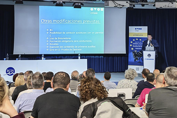 CNAE y Stellantis organizan jornadas para guiar a las autoescuelas en su transición hacia la nueva movilidad