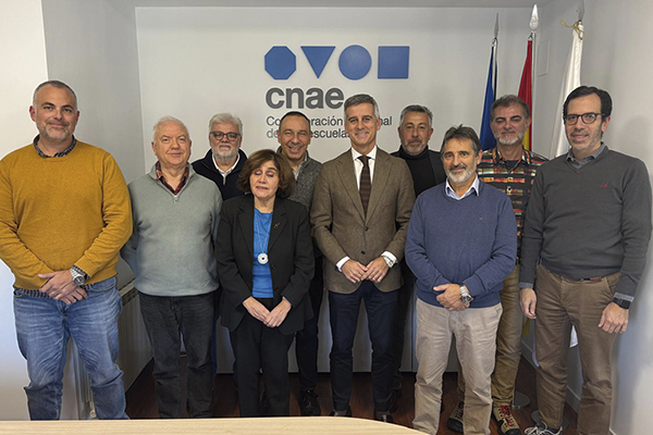 CNAE refuerza su compromiso con las autoescuelas en la firma del nuevo convenio colectivo