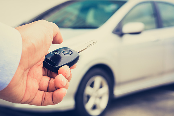 Tráfico facilita la adquisición de vehículos de renting para las autoescuelas